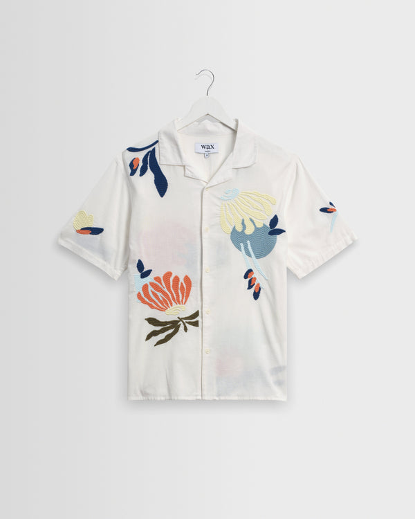 wax london men's Didcot - Ecru And Multicolour Flower Embroidered Short-Sleeve Shirt