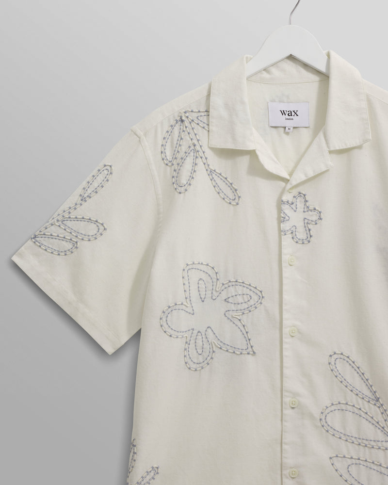 wax london Didcot - Ecru Floral Embroidered Short-Sleeve Shirt