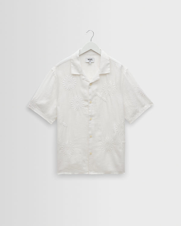 wax london men's Didcot - White Flower Embroidered Short-Sleeve Shirt